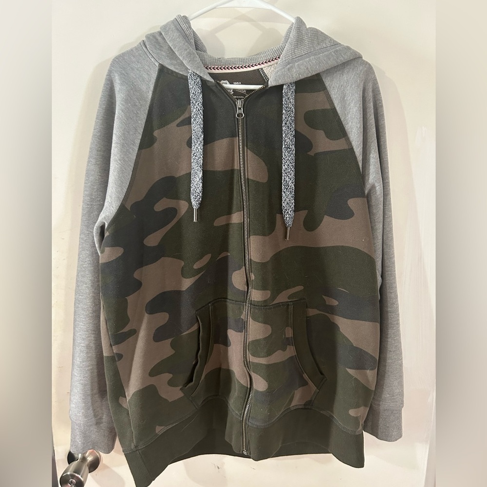 America Rag jacket/hoodie in size large. Camouflage and gray